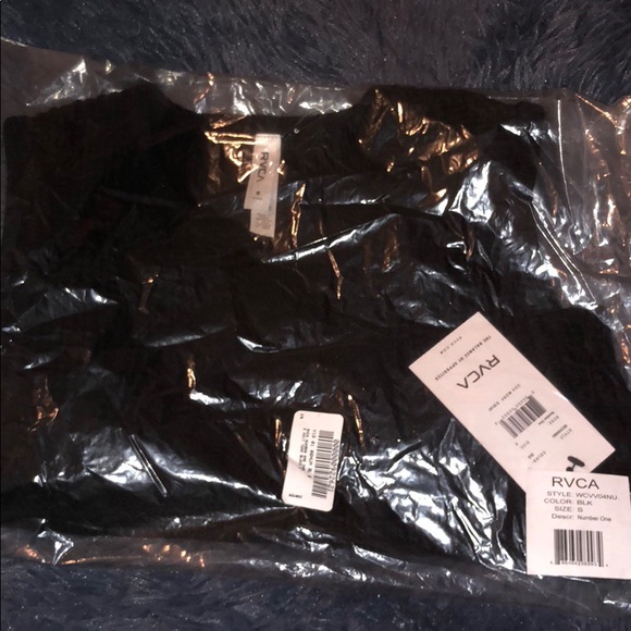 🆕RVCA Number One Crop Top in Black - Picture 8 of 8